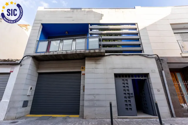 Exclusiva casa en calle Alacuás: espacio, diseño y máximo confort — 2