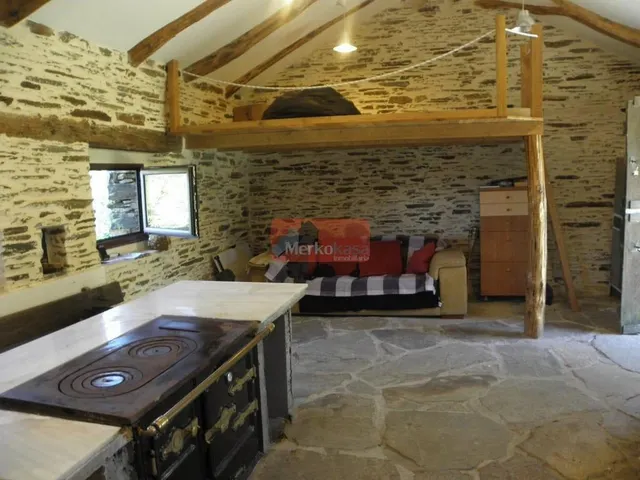 SE VENDE CASA DE PIEDRA SEMI-REFORMADA  CON FINCA CERRADA CERCA DE BÓVEDA — 19