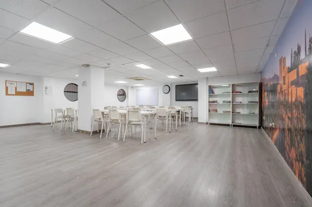 Venta de amplio y funcional local en zona inmejorable (avda. madrid) - Granada — 26