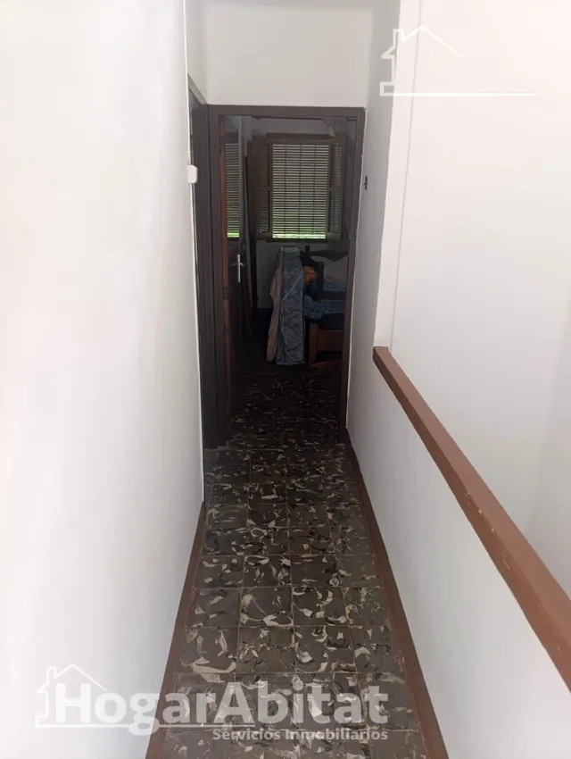 ACOGEDORA CASA CON 4 DORMITORIOS Y VISTAS AL CASTILLO — 27