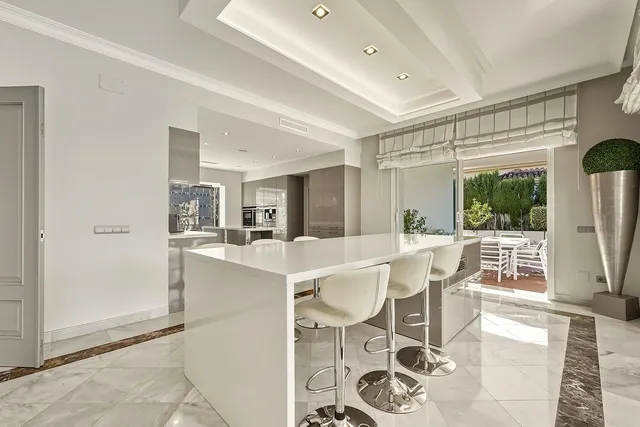 Chalet 5 habitaciones 307m² en venta - Marbella — 10