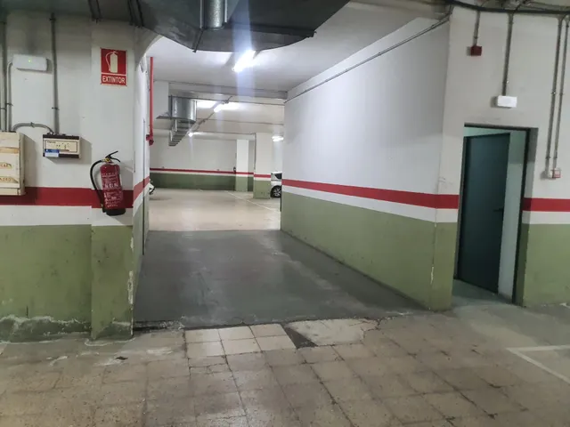 PARKING PARA COCHE + TRASTERO EN PARC I LA LLACUNA - BARCELONA — 23