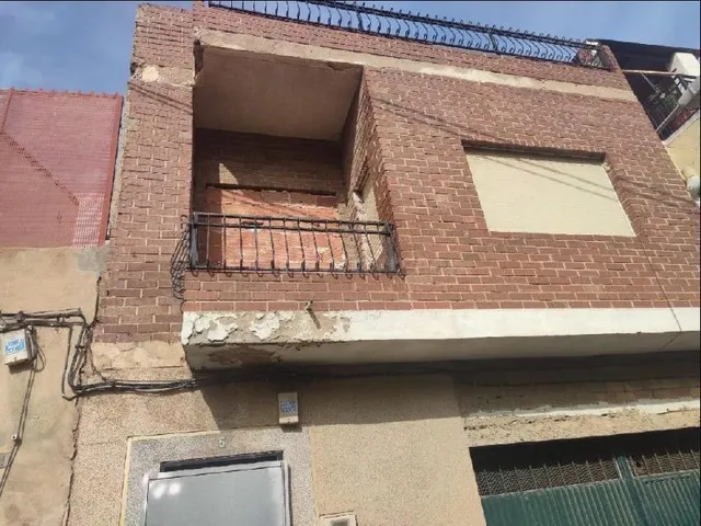 Oportunidad en Murcia: Vivienda para reformar a tu gusto - foto 3