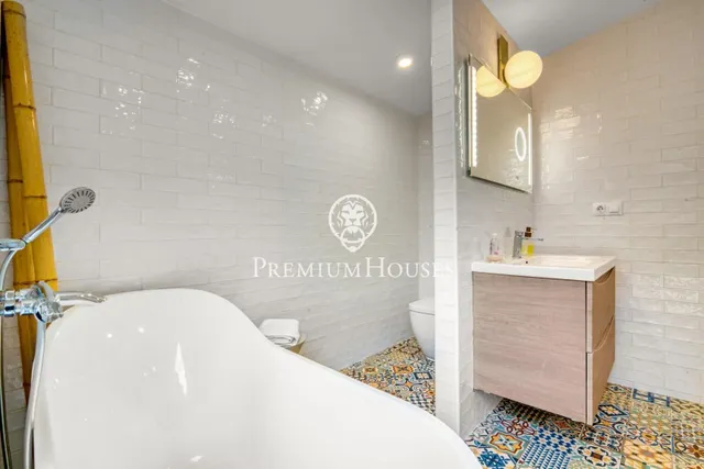 Casa con piscina y jardín en Sant Jordi d'Alfama — 25