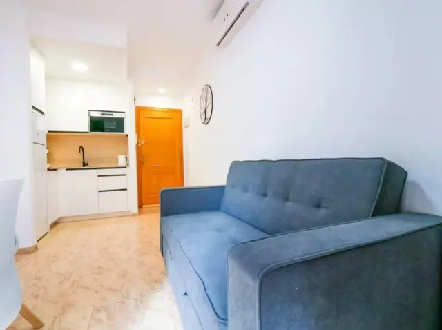 Apartamento con balcón, Alicante, Torrevieja. 2 habitaciones, 51 m2, 700 metros del mar — 10