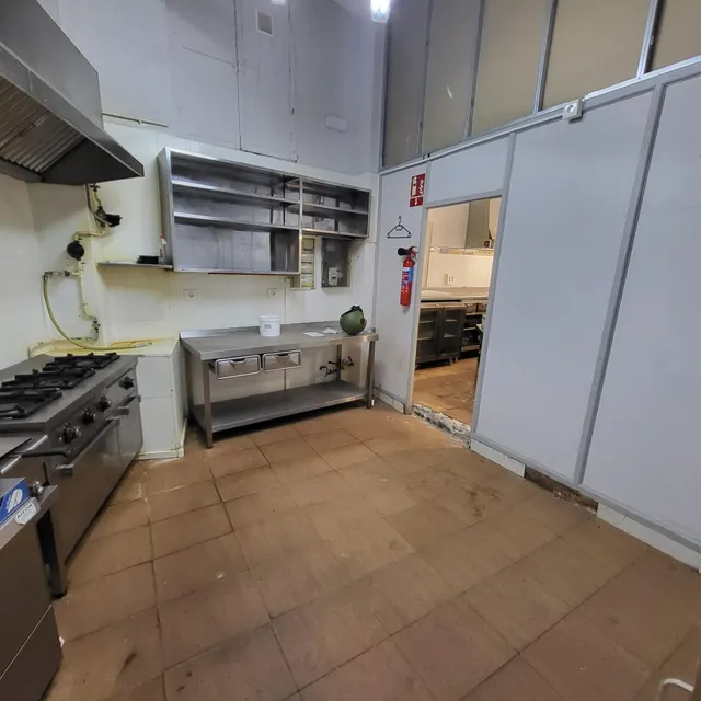 SE VENDE BAR EN LA CASILLA — 13