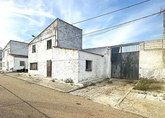CHALET ADOSADO EN VENTA EN CASAR DE MIAJADAS
