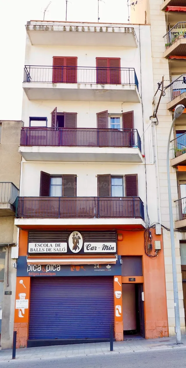 EDIFICIO EN VENTA - CENTRO DE FIGUERES (GIRONA) - CON INQUIL