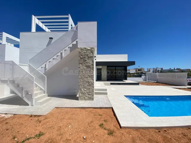Villa Vicki. Villa moderna en venta en Els Poblets a un prec