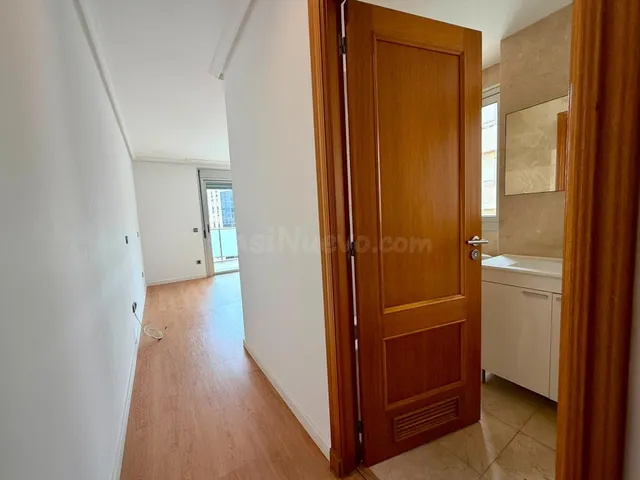 Piso en esquina con terraza junto al Hospital Universitario Dr. Negrín. — 29
