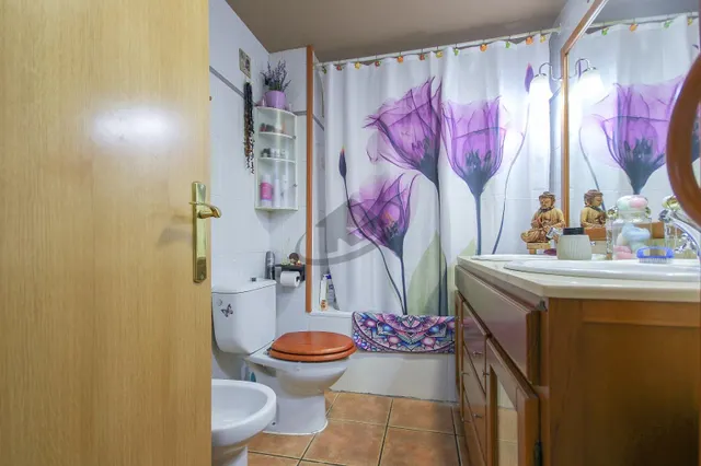 VIVIENDA EN FINCA SEMINUEVA CON PISCINA. AMPLIO BALCÓN Y VISTAS DESPEJADAS. — 11