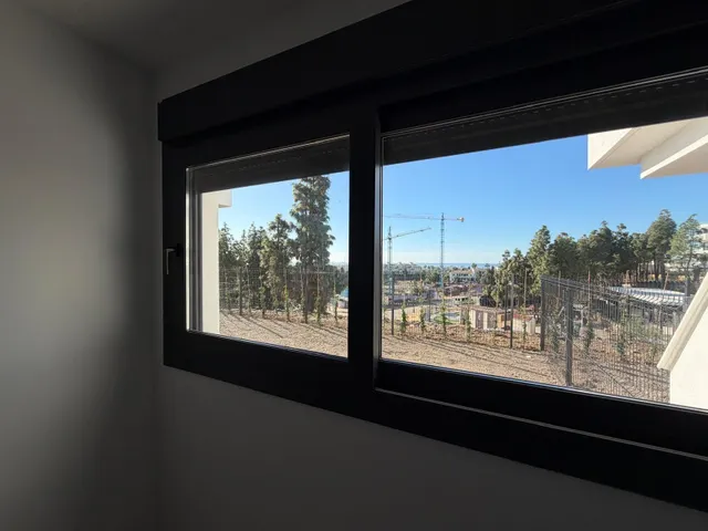 Vivienda moderna en Mijas con vistas al mar y jardín privado — 24