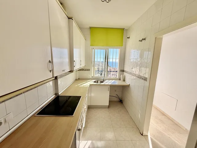 Ático dúplex de dos dormitorios con vistas al mar en Benalmádena, Costa del Sol — 11