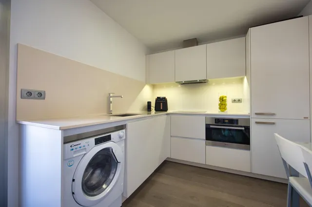 Ático con gran terraza y solárium privado en el corazón de Alicante — 17