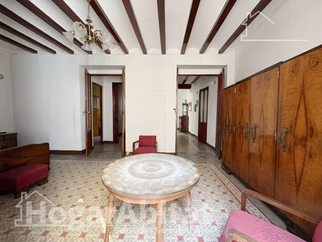 Espaciosa casa con local comercial y garaje en el centro — 32