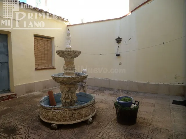*Casa de dos plantas en la zona centro de Tomelloso que cuen