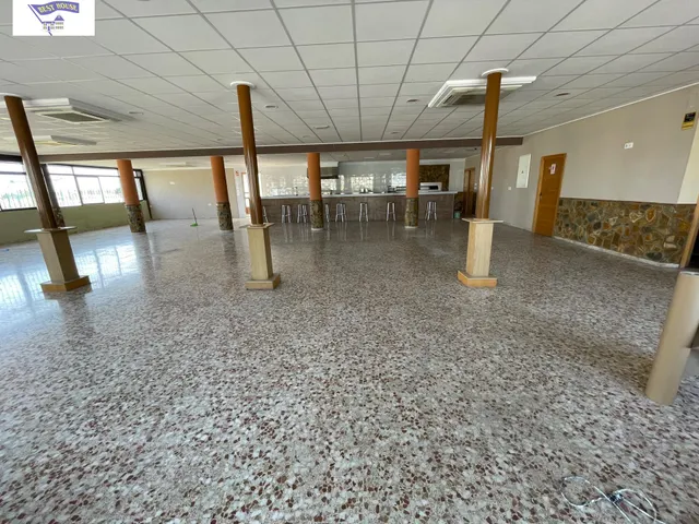 RESTAURANTE CON GRAN POTENCIAL — 2