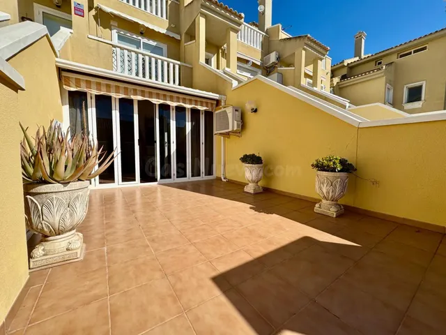 Piso en planta baja de 2 habitaciones amueblado con garaje y