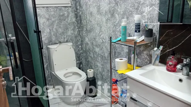 ¡GRAN OPORTUNIDAD DE INVERSIÓN! REFORMADO Y AMPLIO DE 5 DORMITORIOS CERCA DE AV. DEL CID — 18
