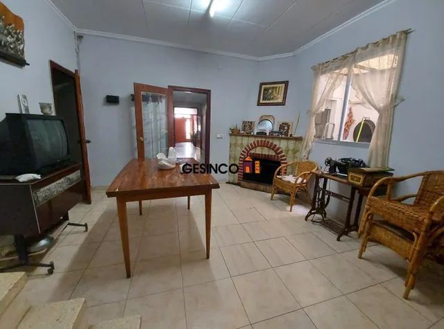 CASA DE PUEBLO CON MUCHAS POSIBILIDADES — 5