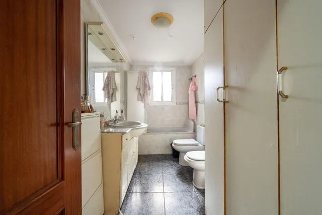 Vivienda en el centro de Almería para reformar. — 11