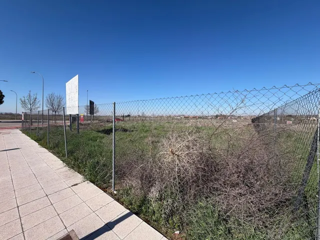 PARCELA TERCIARIA COMERCIAL EN UBICACIÓN ESTRATÉGICA – AZUQU - foto 2