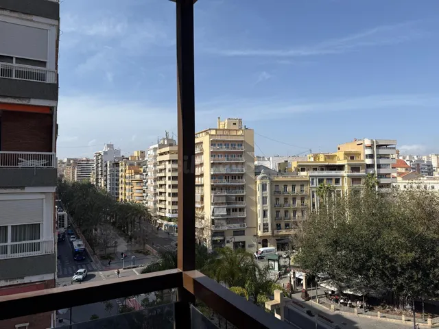 Piso en el centro de Alicante – Amplio, luminoso y con vista - foto 2