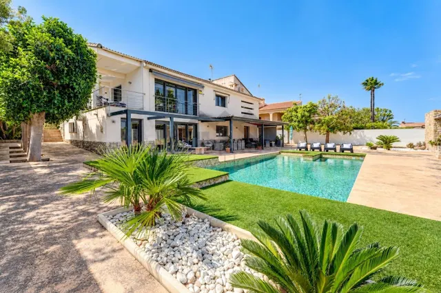 VILLA DE 547 M2 EN MONTECOLORADO: DOS VIVIENDAS, PISCINA, PI