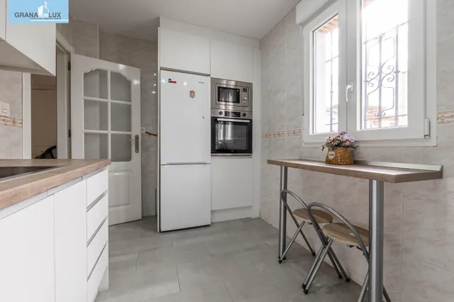 Encantadora Casa Reformada en Ogijares con Vistas y Espacios para Disfrutar — 12