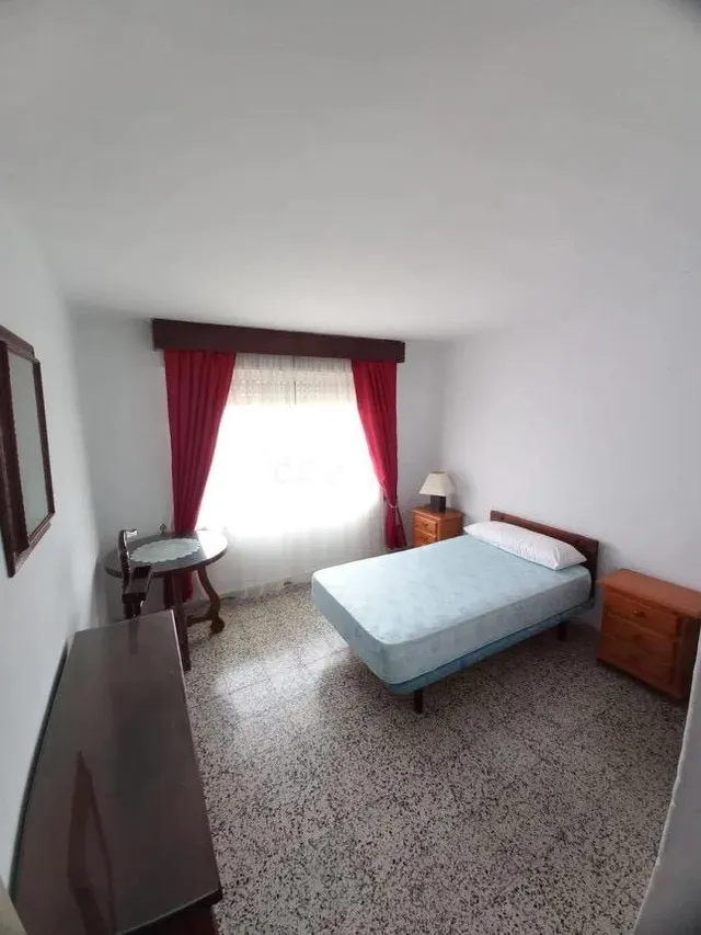 Amplio Piso en Benalmádena con Vistas y Excelentes Amenidades — 6