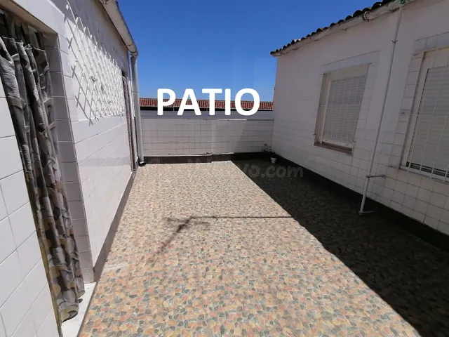 Casa en Alquiler con Patio y 3 Dormitorios