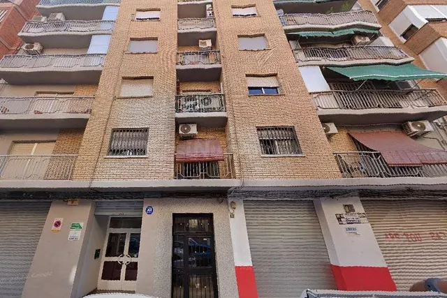 SE VENDE piso OKUPA en C Poeta Serrano Clavero 10 de Valenci - foto 4
