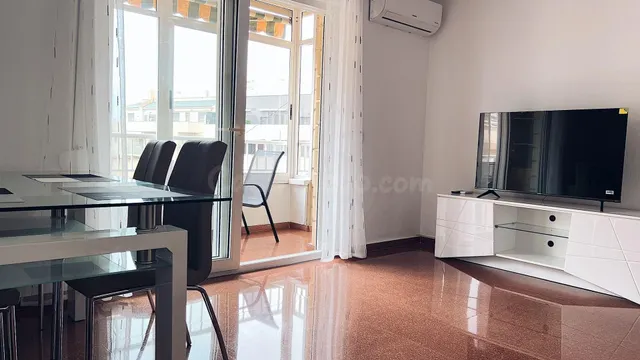 Apartamento con 2 dormitorios, 1 baño, 350 m. de la playa — 4