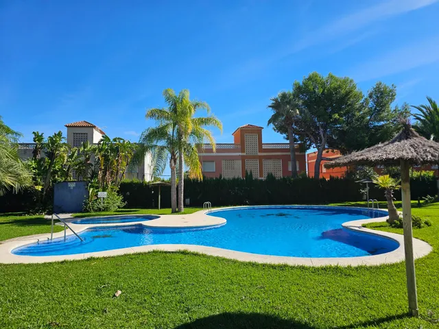 Ático dúplex en dénia: dos terrazas, vistas al mar y una urbanización para disfrutar todo el año — 29