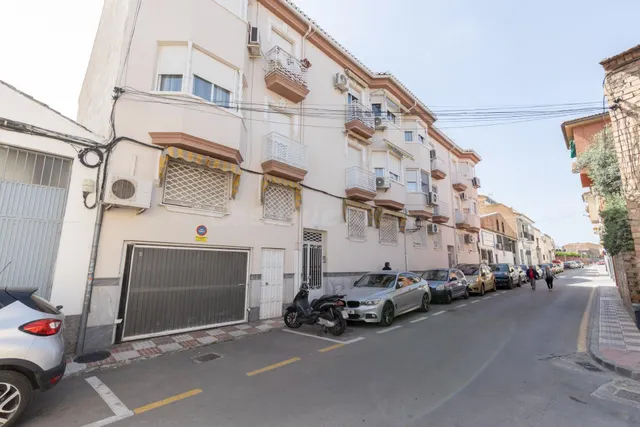 Plaza de aparcamiento de 25 m2 en Armilla (Granada) – acceso por calle málaga — 4