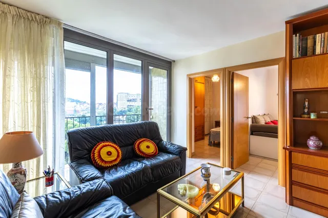Agencia Inmobiliaria en Barcelona. Piso en venta en Montbau — 4