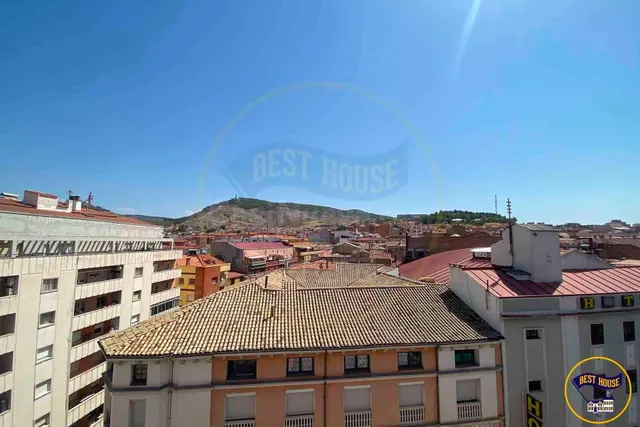 PISO EN VENTA EN PLENO CENTRO DE CUENCA — 44