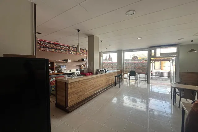 Local comercial en venta en Deltebre - foto 3