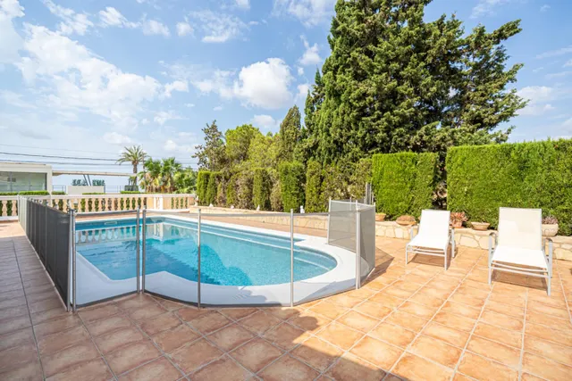 Chalet urbano con piscina y jardín en Sa Cabaneta — 45