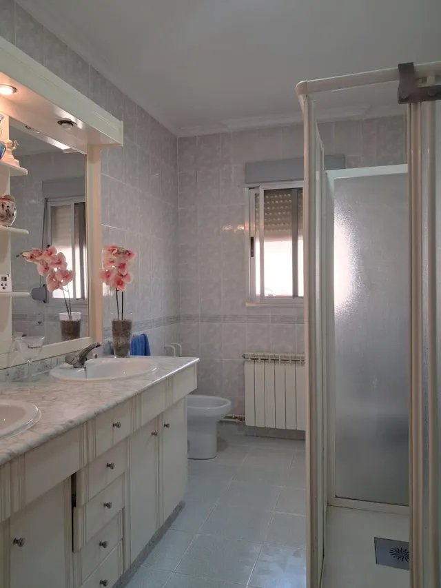 Amplia vivienda con gran garaje, patio y excelente luminosidad — 23