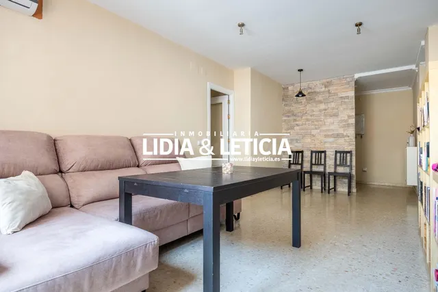 Piso impecable en Alcalá de Guadaira 3 o 4 dorm, 2 baños, ga - foto 2