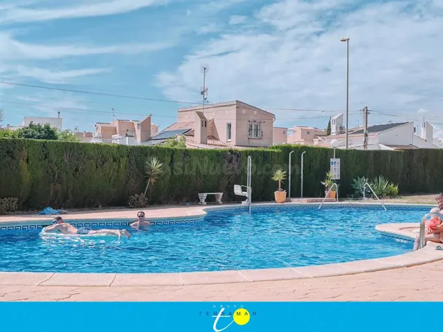 MAGNIFICO BUNGALOW DE PLANTA ALTA CON PISCINA COMUNITARIA, I