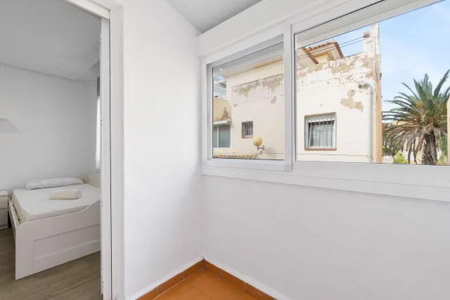 BONITA CASA ADOSADA EN ORIHULA COSTA:3 HAB, 1 BAÑO, 1 ASEO — 15