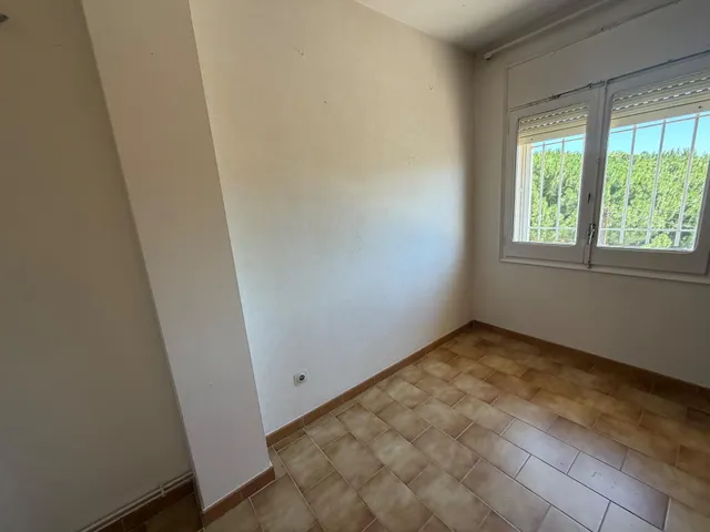 Casa de 5 habitaciones con garaje para 2 coches, terraza y aire acondicionado – lista para entrar a vivir — 27