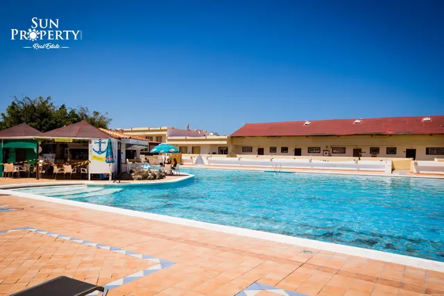 Apartamento reformado con vistas a la piscina y al maren playa paraiso — 16