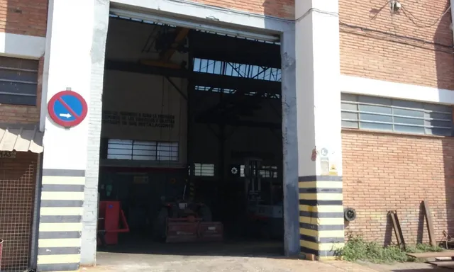 terreno industrial con talleres — 3