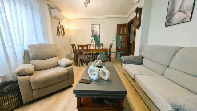 Preciosa vivienda reformada con dos ascensores a pocos minut - foto 2