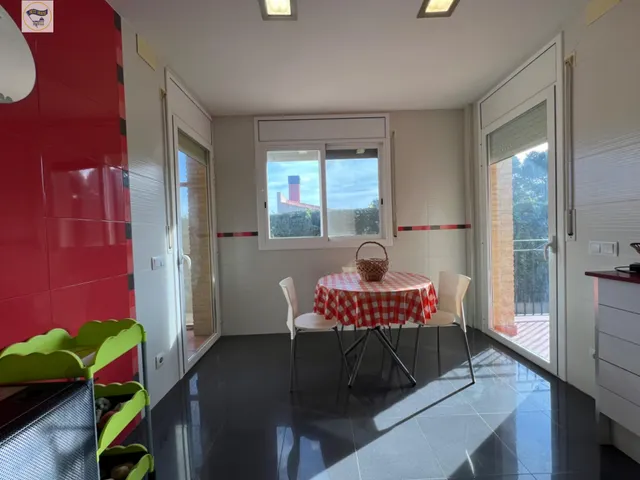 ESPECTACULAR CASA CON PISCINA — 16