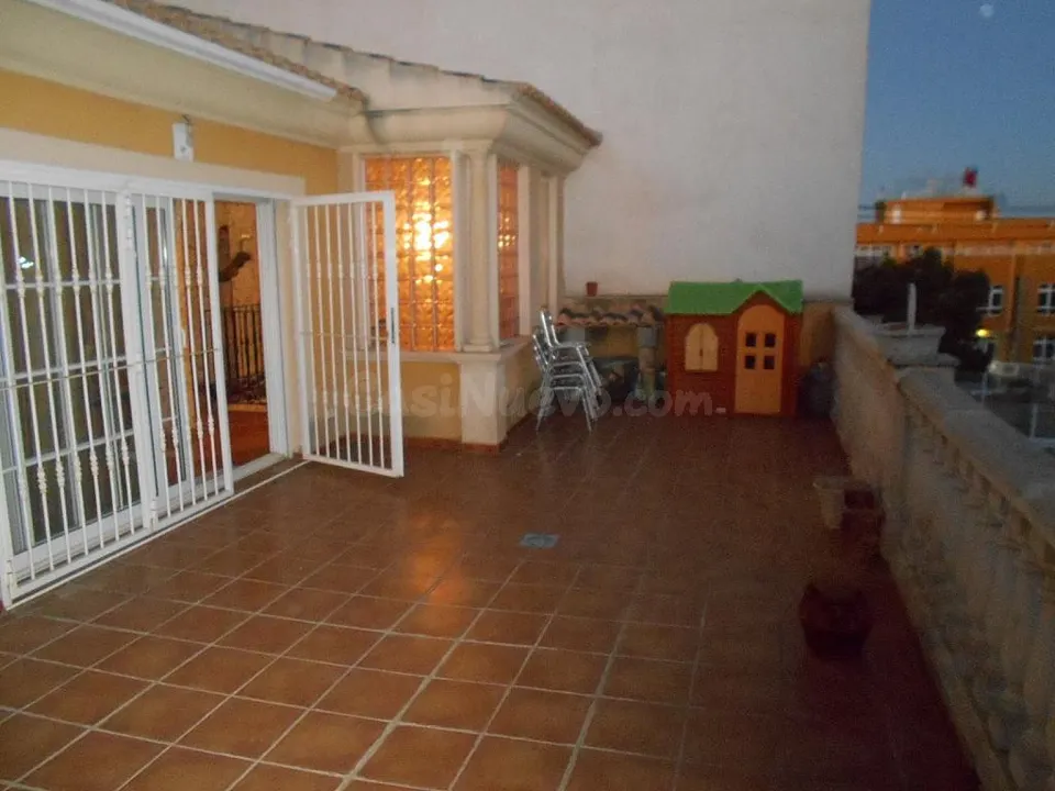 Ocasion vivienda de 2 plantas, terraza y local