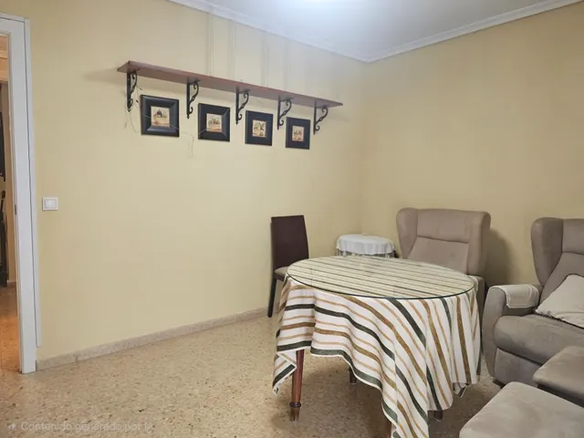 Piso de 4 dormitorios con plaza de garaje en San Basilio, con terraza de 20 m2 anexa al trastero en la cubierta. — 27